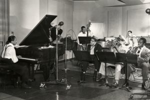 Jay McShann, Dizzy Gillespie, Charlie Parker Jam Session'da. Fotoğraf: UMKC LaBudde Special Collection.