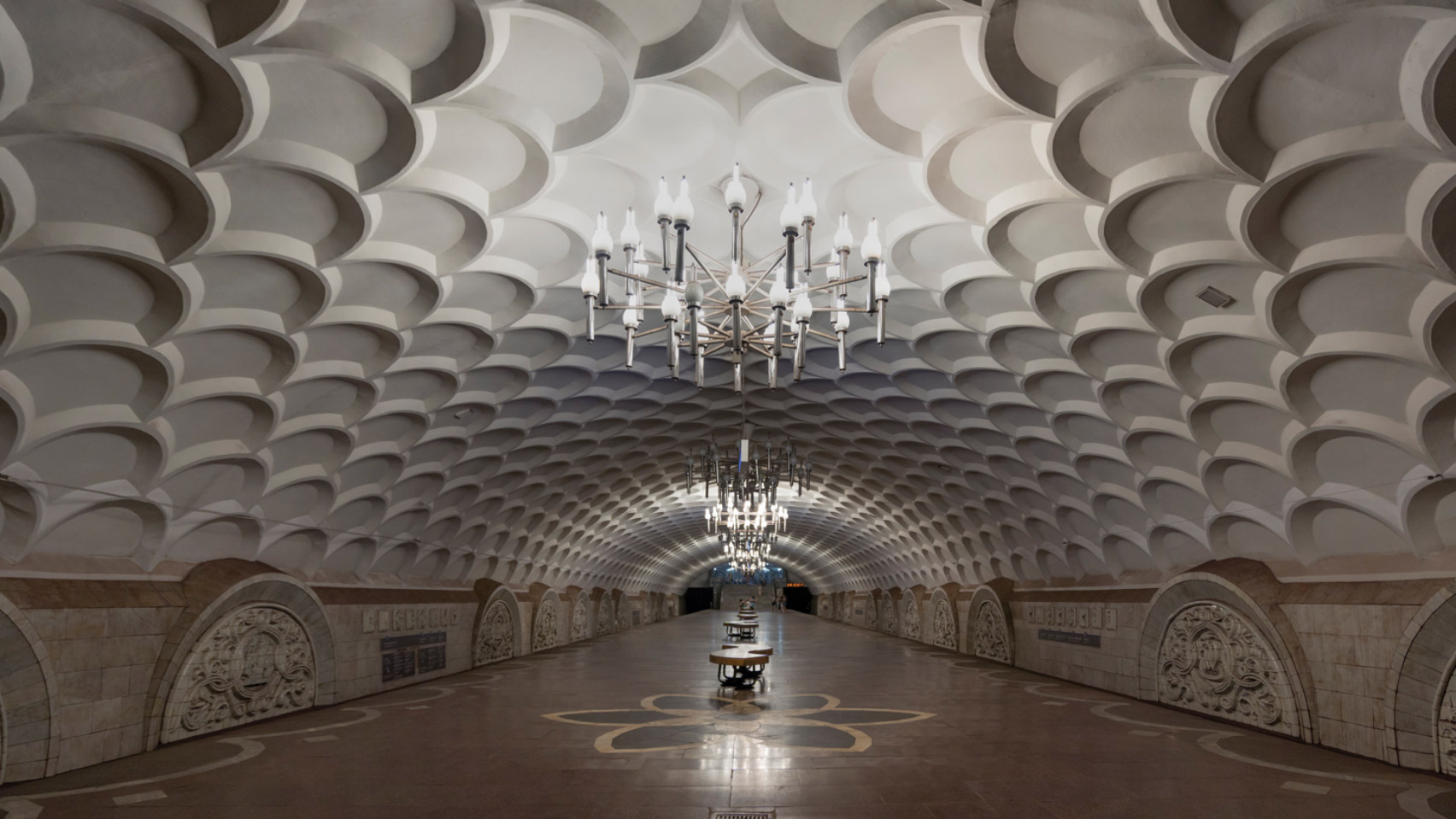 Kkarkiv Metro İstasyonu, Kharkiv, Ukrayna. Fotoğraf: Christopher Herwig.