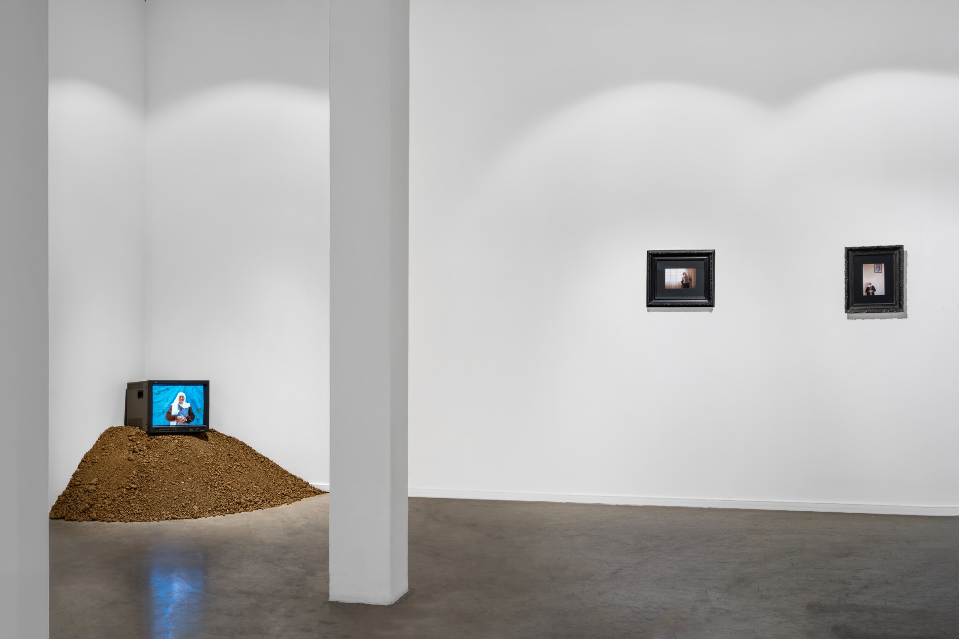 "İmkân ve İhtimal" sergisinden bir görünüm, Depo 2025. Fotoğraf: Zeynep Fırat.